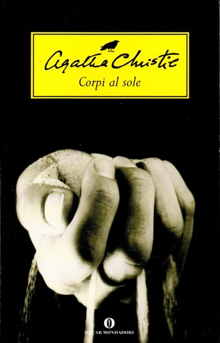 Agatha Christie: Corpi al sole (Paperback, Italian language, 1979, Oscar Mondadori)