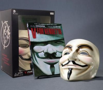 Alan Moore, David Lloyd: V For Vendetta Deluxe Collector Set (2012, Vertigo)