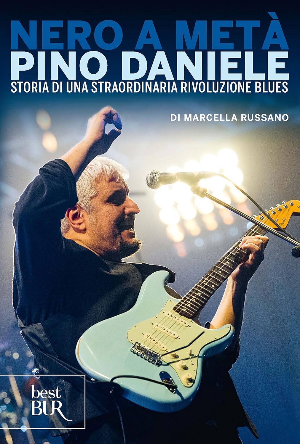 Marcella Russano: Nero a metà (Paperback, Italiano language, 2015, Bur)